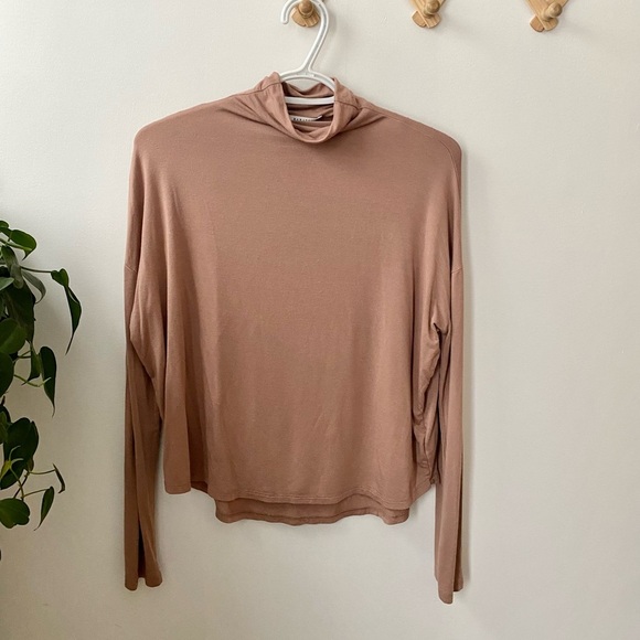Aritzia Babaton turtleneck - Picture 1 of 3